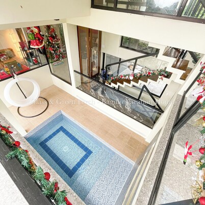 Charming 5-bedroom Villa in Baguio with Heated Dipping Pool :Glass & Green Perch