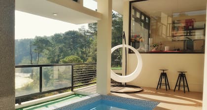 Charming 5-bedroom Villa in Baguio with Heated Dipping Pool :Glass & Green Perch