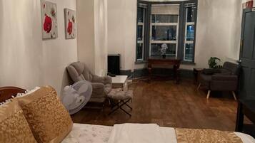 5 bedrooms, free WiFi, bed sheets