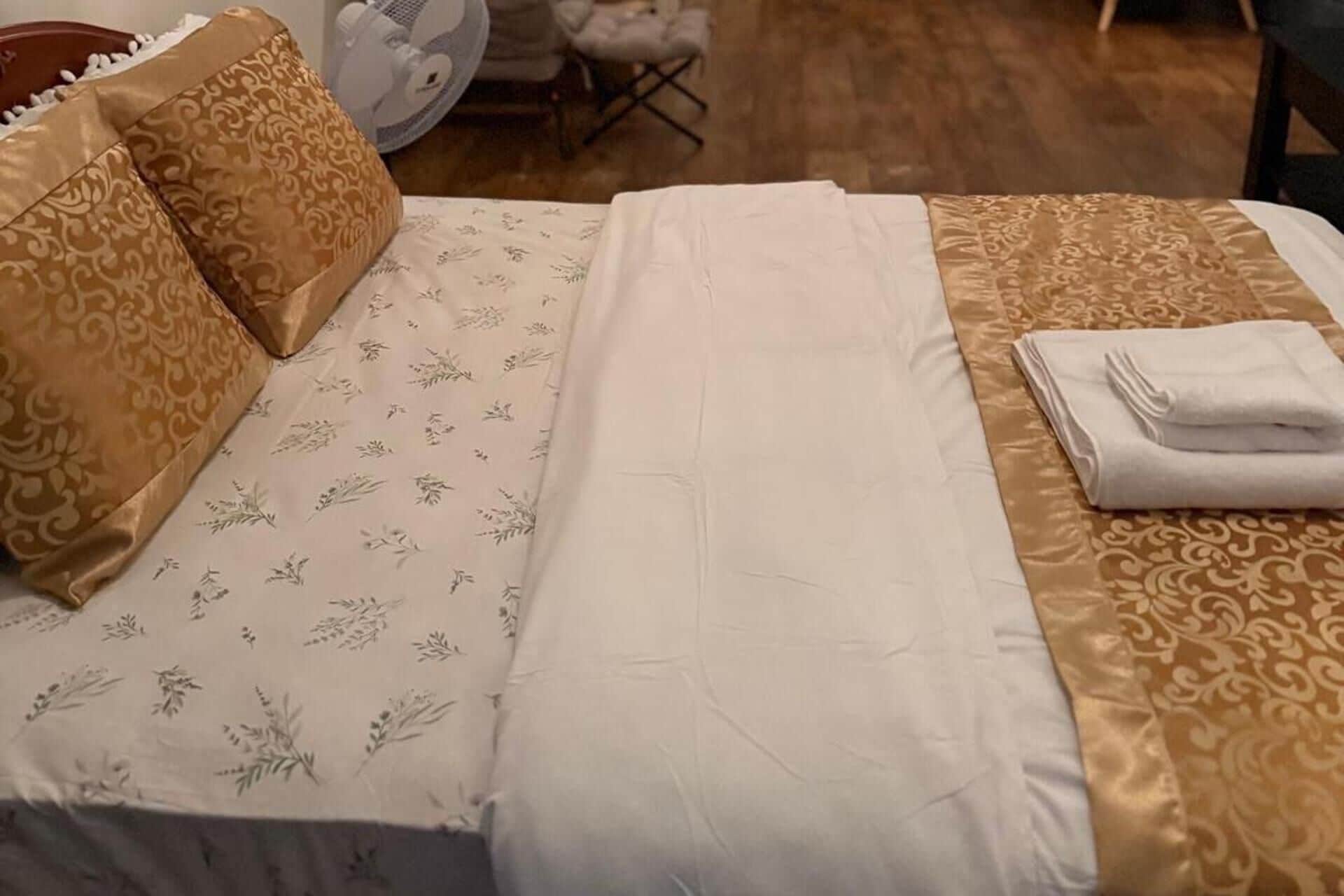 5 bedrooms, free WiFi, bed sheets