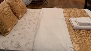 5 bedrooms, free WiFi, bed sheets