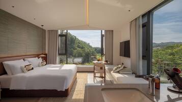 Escritorio, espacio para trabajar con laptop y cortinas blackout