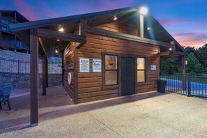 المنشأة من الخارج