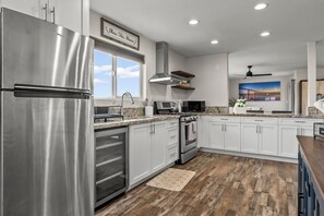 電子レンジ、オーブン、コンロ