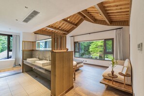 Classic Double Room, Mountain View | Desk, laptop workspace, blackout drapes, soundproofing - Qingcheng Mountain Jiuxipo (Chengdu)