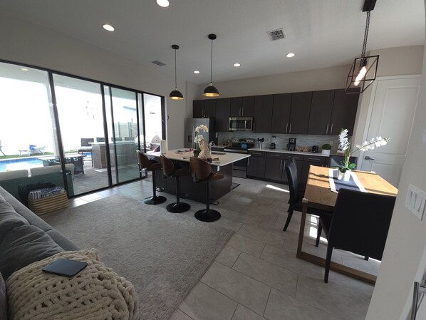 電子レンジ、オーブン、コン�ロ、食器洗い機