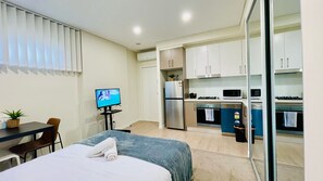 3 bedrooms, iron/ironing board, Internet, bed sheets