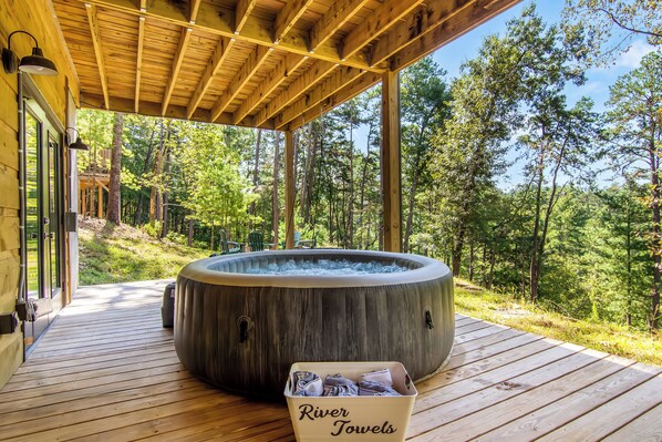 Terrace/patio - Riverpaw Retreat: Where Nature Meets Luxury (Ellijay)