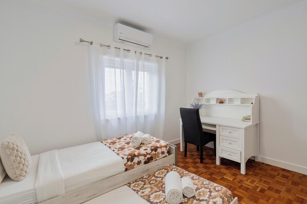 3 bedrooms, iron/ironing board, travel crib, WiFi