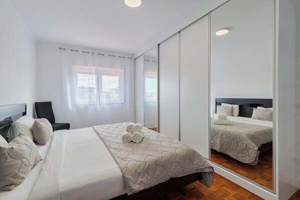 3 bedrooms, iron/ironing board, travel crib, WiFi