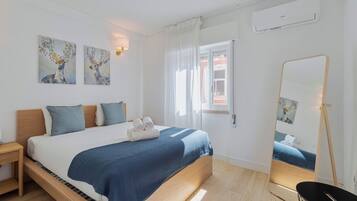 2 bedrooms, iron/ironing board, travel cot, WiFi