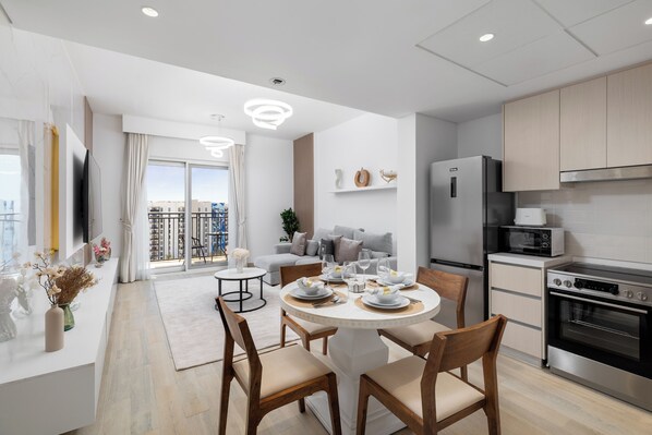 Deluxe Apartment, Non Smoking, Canal View | Private kitchen