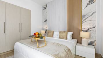 Deluxe Apartment, Non Smoking, Canal View | Peti besi dalam bilik, langsir/tirai gelap terus