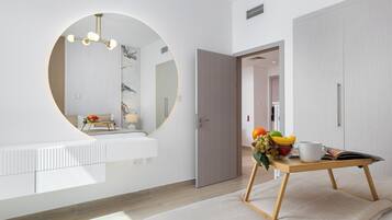 Deluxe Apartment, Non Smoking, Canal View