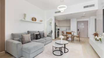 Deluxe Apartment, Non Smoking, Canal View | Living area