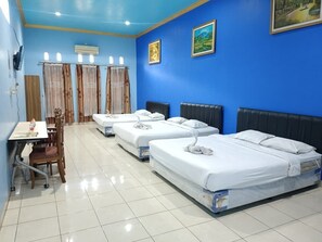 Business Studio Suite, 3 Bedrooms, Balcony, Garden View