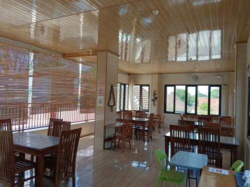 AMALIA Guest House & Cafe