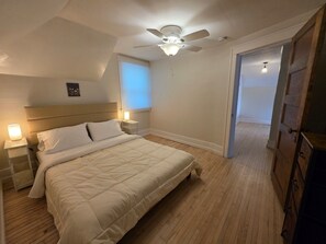 3 bedrooms, desk, WiFi, bed sheets