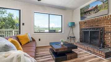 TV connectée, cheminée, jeux vidéo