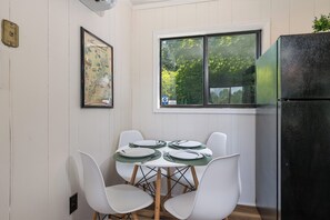 Dining - Romantic 2-bedroom cabin, Hot tub, views, Firepit, Arcade, Grill (Broadway)