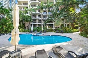 Pool - Stylish 3BRM Haven in Surfers Paradise (Gold Coast)