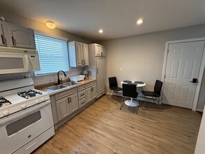 Fridge, microwave, oven, stovetop - Near Providence College 2 Bed w/Laundry & Parking (Providence)