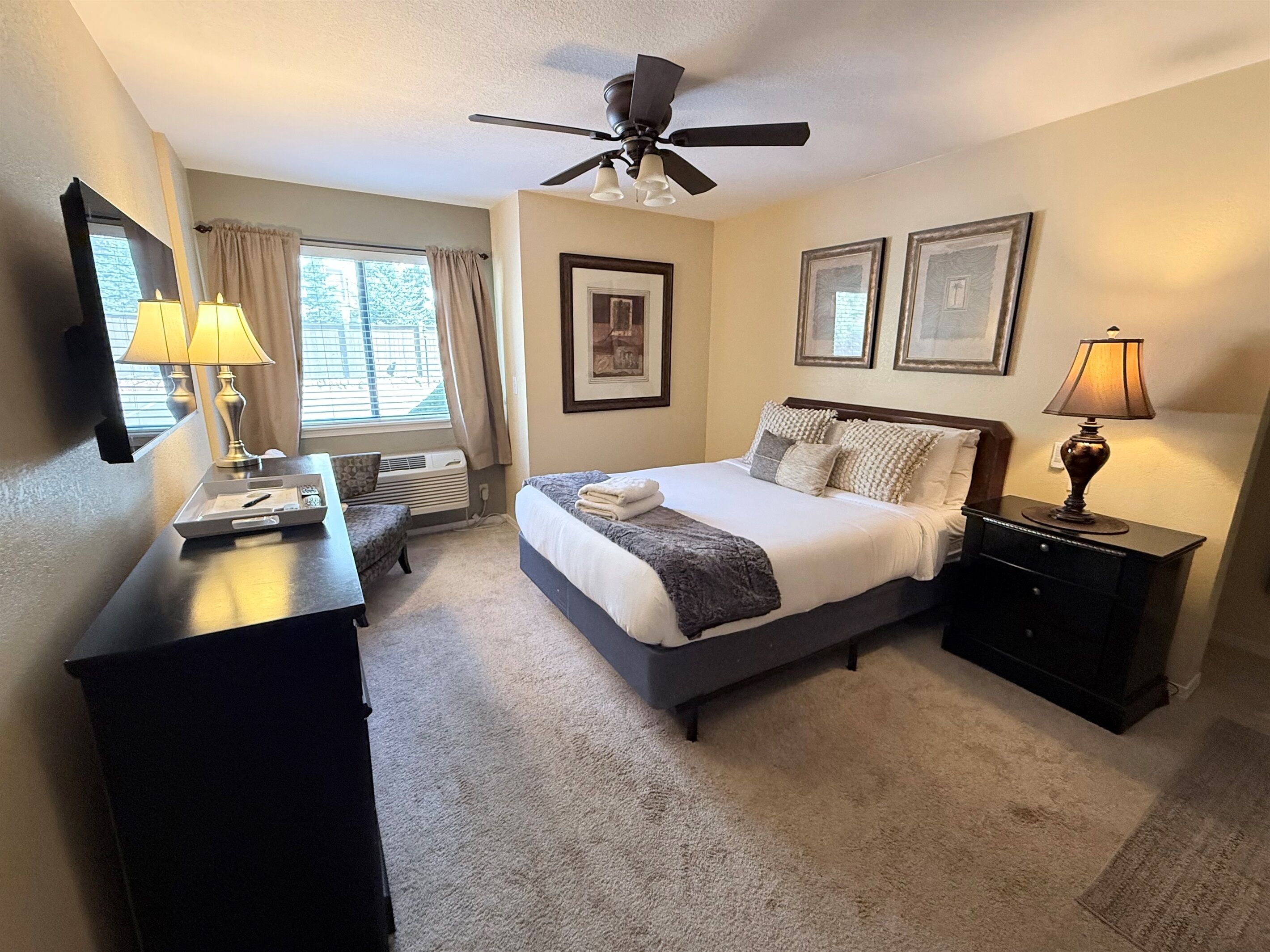 Iron/ironing board, WiFi, bed sheets