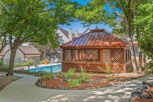 Denver Tech Center - Free Parking - Fast WiFi!