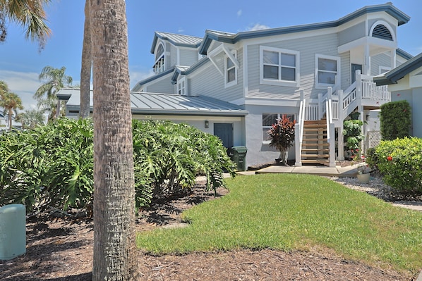 Exterior - Bay Breezy condo with Beach access (Siesta Key)