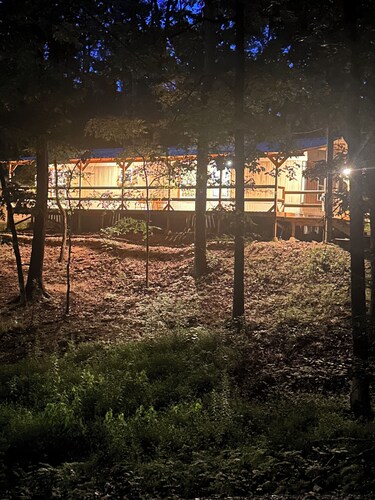 Redbud Roost-2 Bedroom Getaway