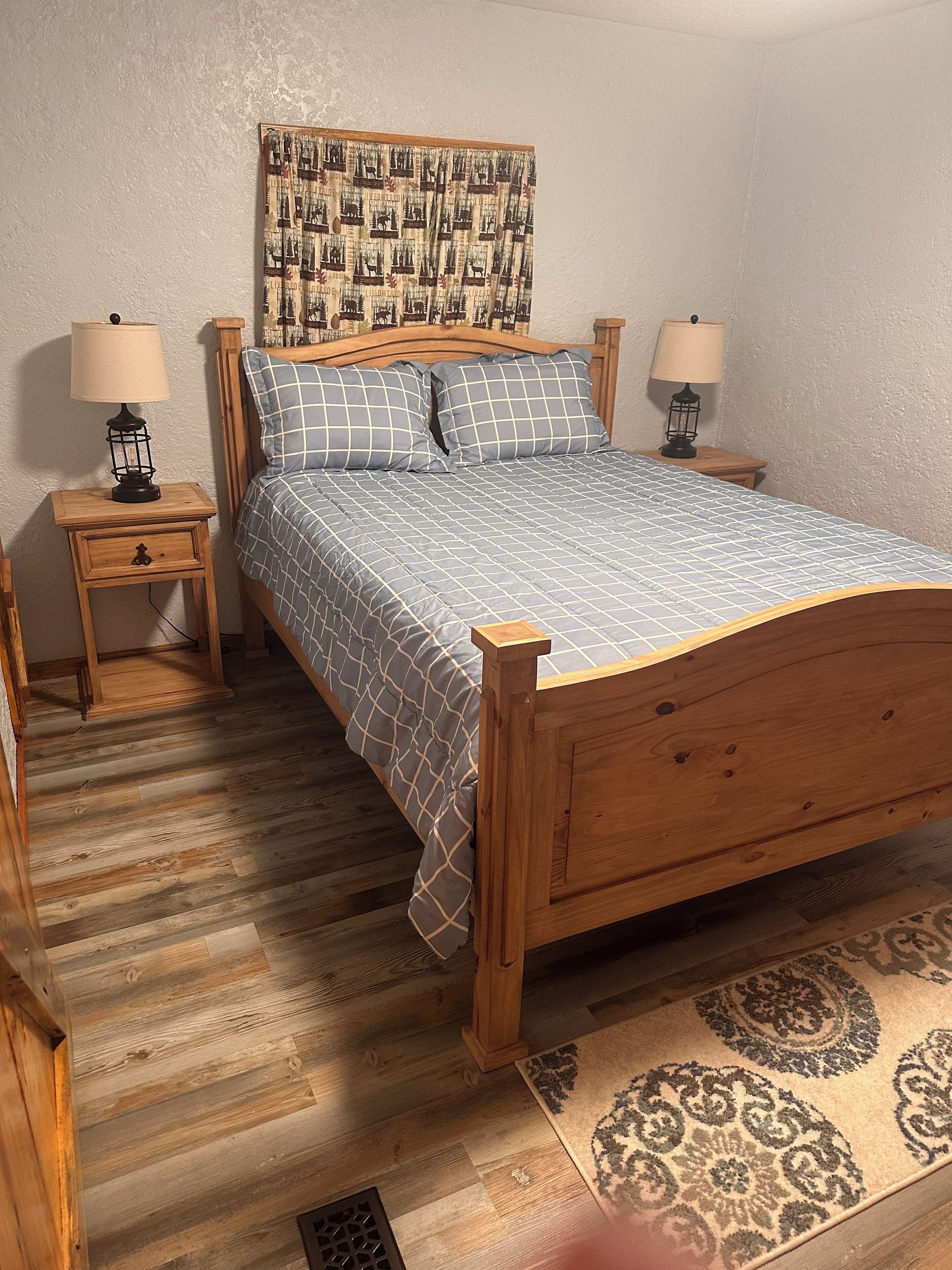 2 عدّة غرف نوم وواي فاي مجانًا وملاءات أسرّة