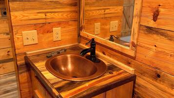 Hårføner, håndklær, såpe og toalettpapir