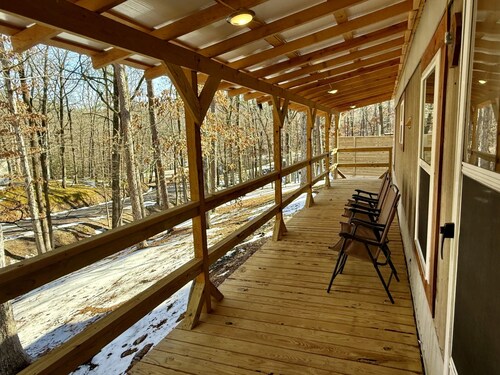 Redbud Roost-2 Bedroom Getaway