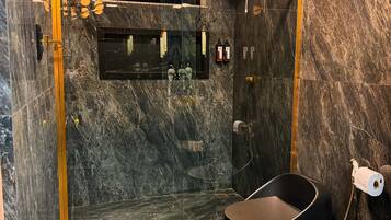 Presidential Suite, Pool View | Bathroom