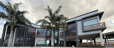 Fachada da propriedade