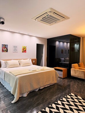 Presidential-sviitti, näköala uima-altaalle | Select Comfort -patjalliset sängyt