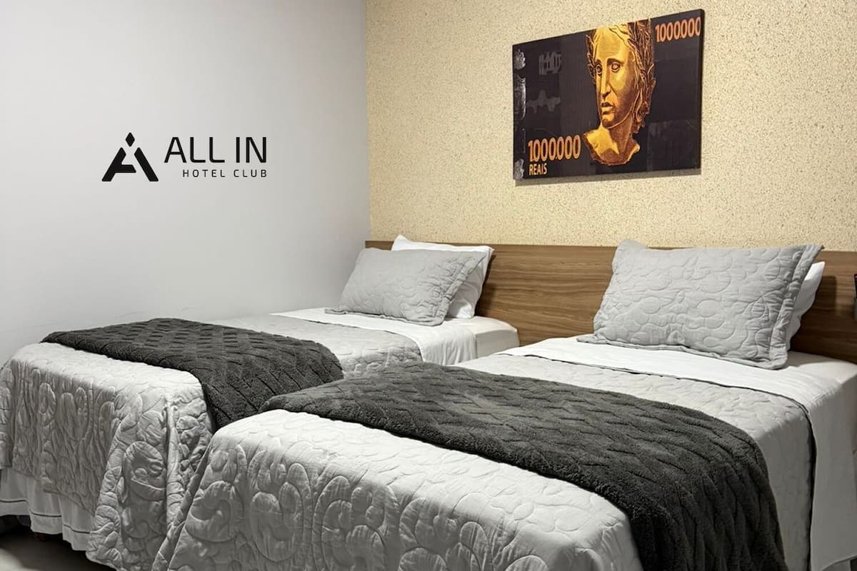 Habitación estándar con 2 camas individuales, varias habitaciones | Camas Select Comfort, espacio para trabajar con laptop y wifi gratis