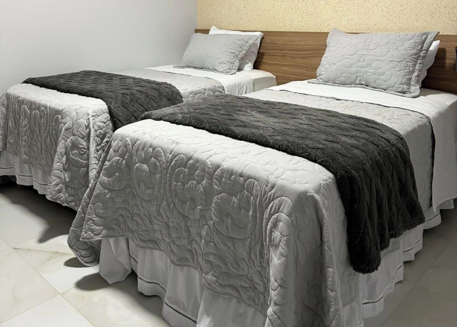 Standard Twin Room, Multiple Bedrooms | Select Comfort beds, laptop workspace, free WiFi