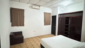 3 多间卧室、免费 WiFi、床单