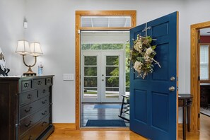 المنشأة من الداخل