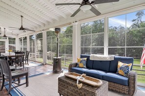 TV, fireplace, video games, books - A beautiful home on 10 sprawling acres (Central)