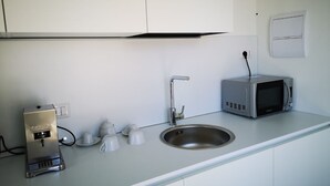 Unclassified image, 3 of 46, button