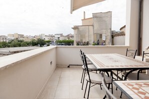 Outdoor dining - Cielo D'Alcamo downtown - White Mulberry (Alcamo)