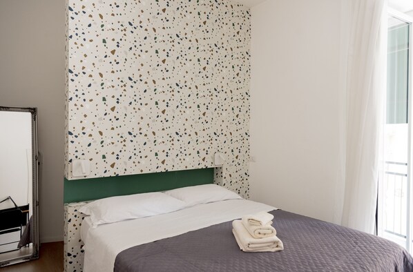 2 bedrooms, travel cot, Internet, bed sheets