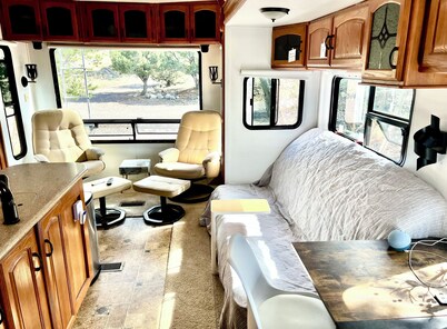 Cozy, private, big 1 bedroom RV.  Walk to Crestone Ziggurat