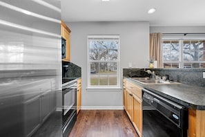 Mikrowelle, Ofen, Herdplatte, Geschirrspüler