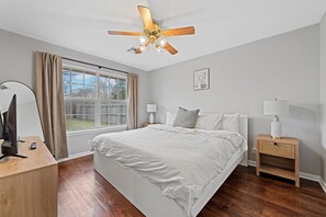 3 habitaciones, tabla de planchar con plancha, wifi y ropa de cama 