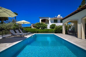 Pool - Villa Artemis by Ezoria Villas (Paphos)