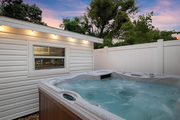 Outdoor spa tub