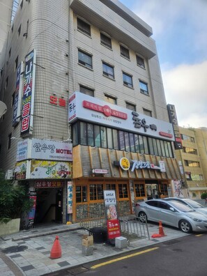 واجهة المنشأة